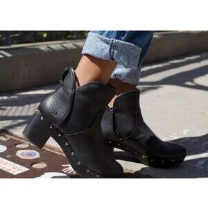 Ugg Cam II Black Leather Studded Shearling Lined Clog Boots Booties Size 9